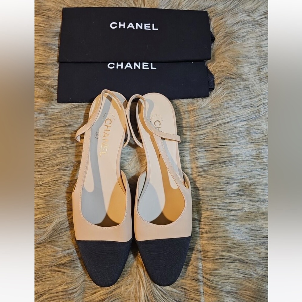 Chanel slingback flat Black and Cream Heels with Iconic Two-Tone Design